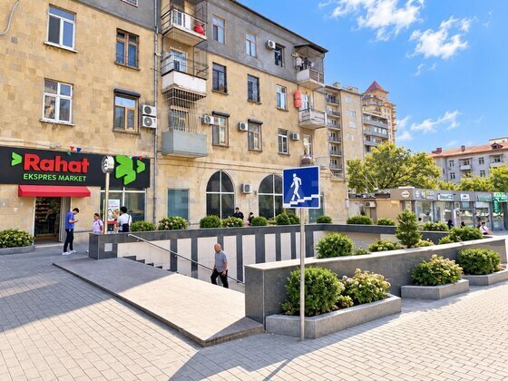 3 otaqlı Köhnə tikili, Qara Qarayev m., Bakı