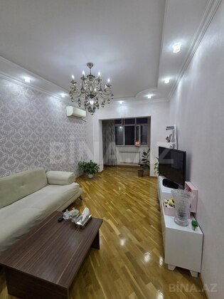 3 otaqlı Köhnə tikili, Azadlıq Prospekti m., Bakı