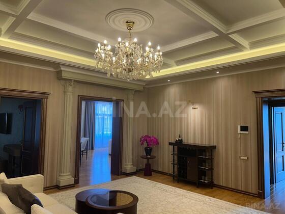 5 otaqlı Köhnə tikili, Nizami m., Bakı