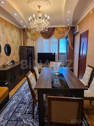 3 otaqlı Köhnə tikili, Memar Əcəmi m., Bakı