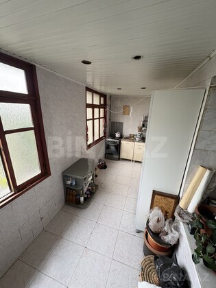3 otaqlı Köhnə tikili, Xalqlar Dostluğu m., Bakı