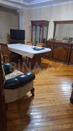 3 otaqlı Köhnə tikili, Koroğlu m., Bakı