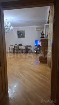 4 otaqlı Köhnə tikili, Neftçilər m., Bakı