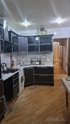 4 otaqlı Köhnə tikili, Neftçilər m., Bakı