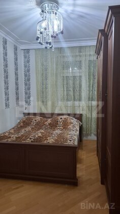 4 otaqlı Köhnə tikili, Neftçilər m., Bakı