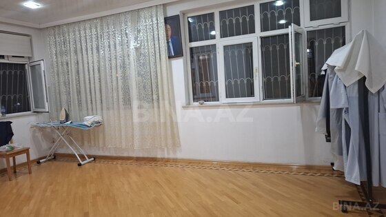 4 otaqlı Köhnə tikili, Neftçilər m., Bakı