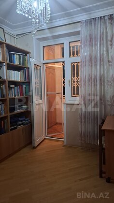 4 otaqlı Köhnə tikili, Neftçilər m., Bakı
