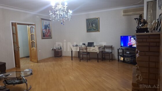4 otaqlı Köhnə tikili, Neftçilər m., Bakı