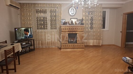 4 otaqlı Köhnə tikili, Neftçilər m., Bakı