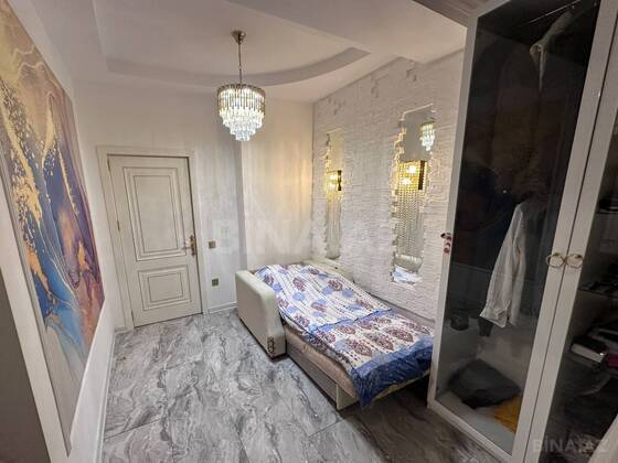 3 otaqlı Yeni tikili, Xırdalan