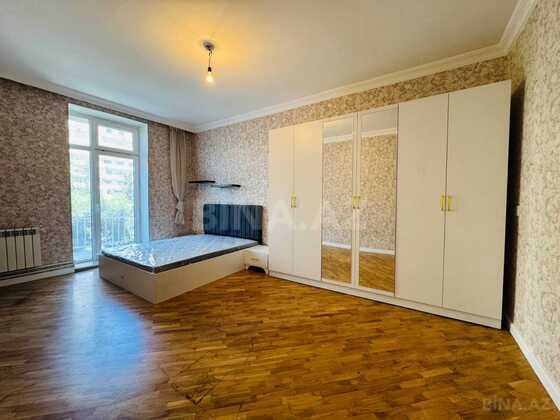 3 otaqlı Köhnə tikili, Qara Qarayev m., Bakı