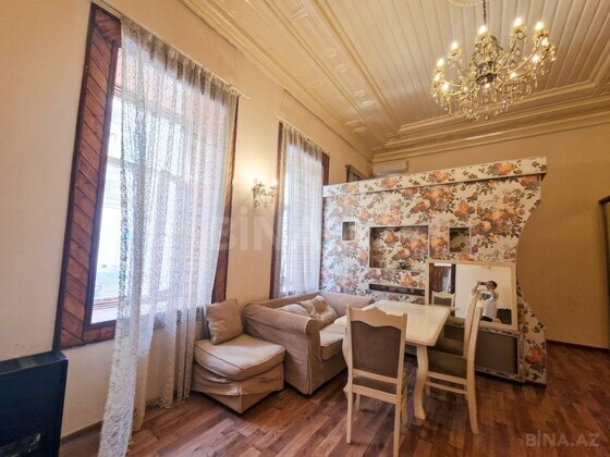 2 otaqlı Köhnə tikili, Nizami m., Bakı