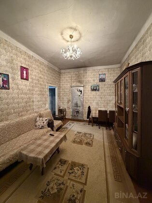 3 otaqlı Köhnə tikili, Bakıxanov q., Bakı