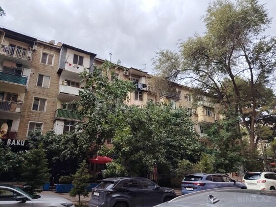 3 otaqlı Köhnə tikili, Elmlər Akademiyası m., Bakı