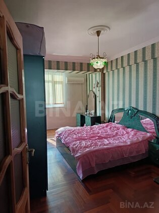 3 otaqlı Köhnə tikili, Elmlər Akademiyası m., Bakı