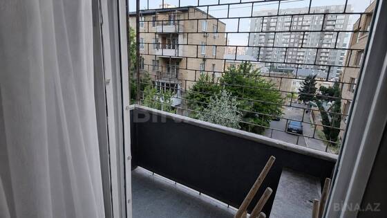 3 otaqlı Köhnə tikili, Elmlər Akademiyası m., Bakı