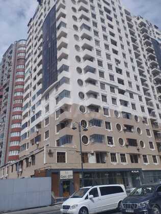 4 otaqlı Yeni tikili, Şah İsmayıl Xətai m., Bakı