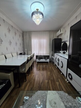 4 otaqlı Köhnə tikili, İnşaatçılar m., Bakı