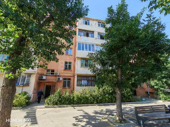 3 otaqlı Köhnə tikili, Qara Qarayev m., Bakı