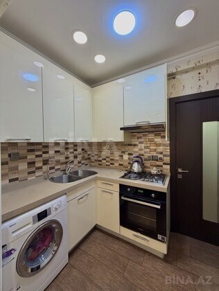 2 otaqlı Köhnə tikili, 28 May m., Bakı