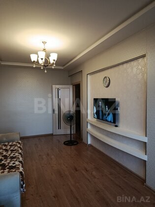 3 otaqlı Köhnə tikili, Bakıxanov q., Bakı
