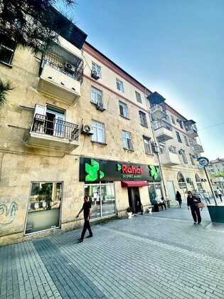 2 otaqlı Köhnə tikili, Qara Qarayev m., Bakı