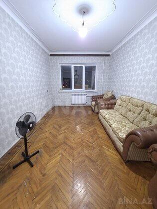 3 otaqlı Köhnə tikili, Bakıxanov q., Bakı