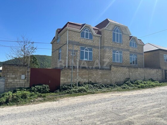 8 otaqlı Həyət evi/Bağ evi, Quba