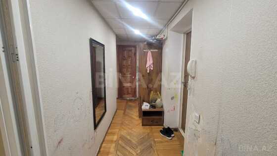 3 otaqlı Köhnə tikili, Memar Əcəmi m., Bakı