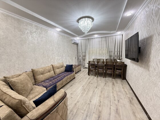 5 otaqlı Köhnə tikili, Xalqlar Dostluğu m., Bakı