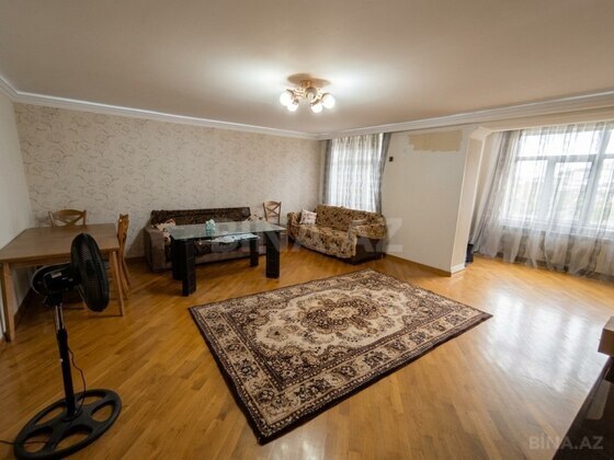 3 otaqlı Köhnə tikili, Elmlər Akademiyası m., Bakı