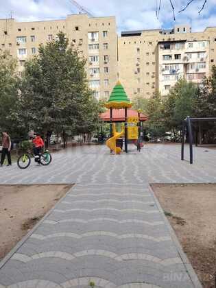 2 otaqlı Köhnə tikili, Elmlər Akademiyası m., Bakı