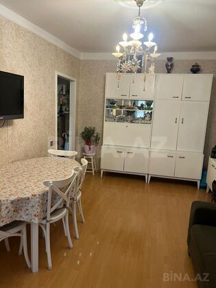2 otaqlı Köhnə tikili, İnşaatçılar m., Bakı