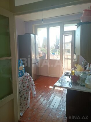 3 otaqlı Köhnə tikili, Bakıxanov q., Bakı