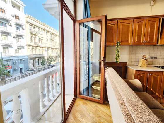 3 otaqlı Köhnə tikili, Sahil m., Bakı