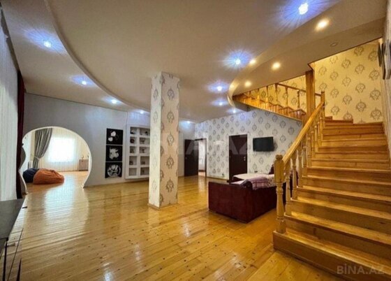 8 otaqlı, 295.0 m², Pirşağı