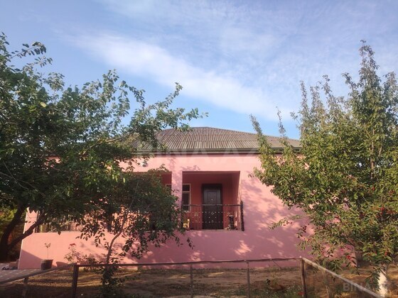 4 otaqlı, 180.0 m², Saray