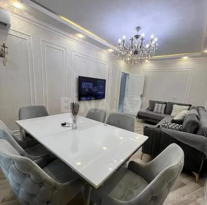 3 otaqlı Köhnə tikili, Memar Əcəmi m., Bakı