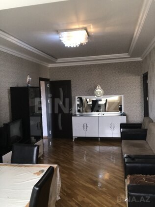 3 otaqlı Köhnə tikili, Elmlər Akademiyası m., Bakı