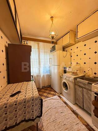 3 otaqlı Köhnə tikili, Elmlər Akademiyası m., Bakı