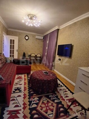 2 otaqlı Köhnə tikili, Elmlər Akademiyası m., Bakı