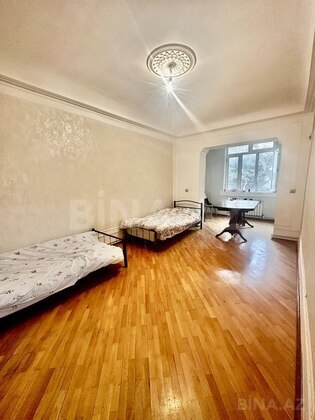 3 otaqlı Köhnə tikili, Neftçilər m., Bakı