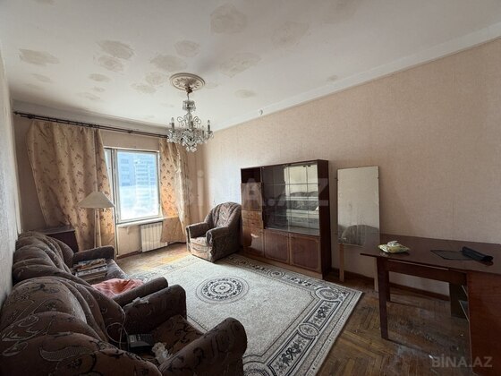 3 otaqlı Köhnə tikili, Bakıxanov q., Bakı