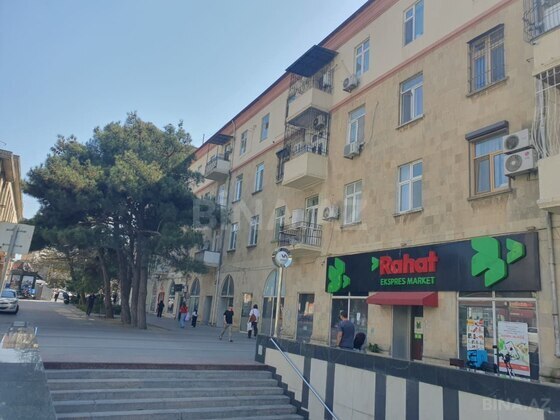 3 otaqlı Köhnə tikili, Qara Qarayev m., Bakı