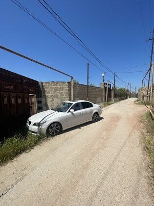 Torpaq Pirşağı q., Bakı