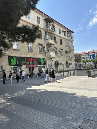 3 otaqlı Köhnə tikili, Qara Qarayev m., Bakı