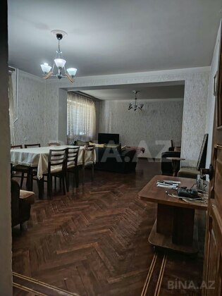 5 otaqlı Köhnə tikili, Şah İsmayıl Xətai m., Bakı