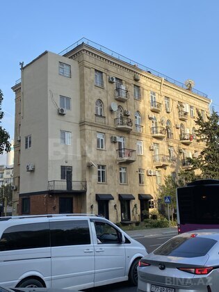 3 otaqlı Köhnə tikili, Elmlər Akademiyası m., Bakı