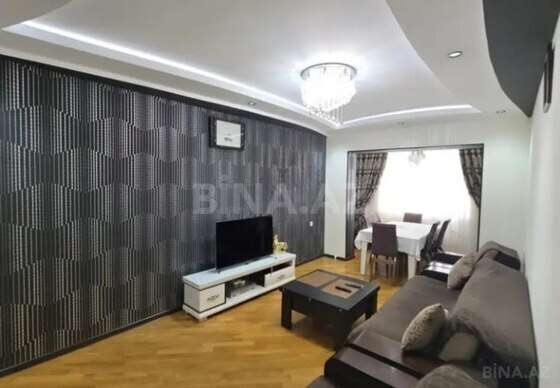 3 otaqlı Köhnə tikili, Xalqlar Dostluğu m., Bakı
