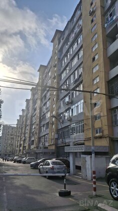 3 otaqlı Köhnə tikili, Memar Əcəmi m., Bakı